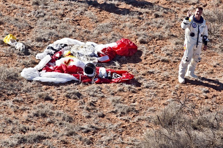 red bull stratos landing copy